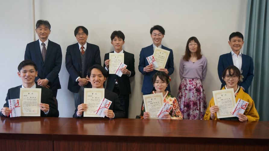 2022年度岡山大学経済学会学生優秀論文賞の表彰式を開催しました。