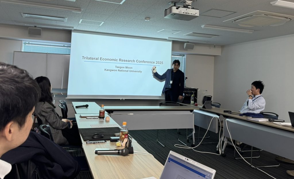 図3:ムン・テゴン先生の発表の様子